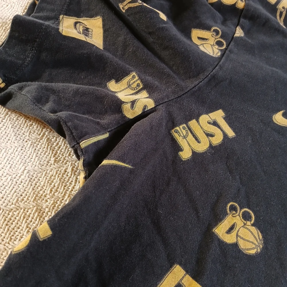 nike ♡ logo just do it charm print tee shirt black gold mens xl